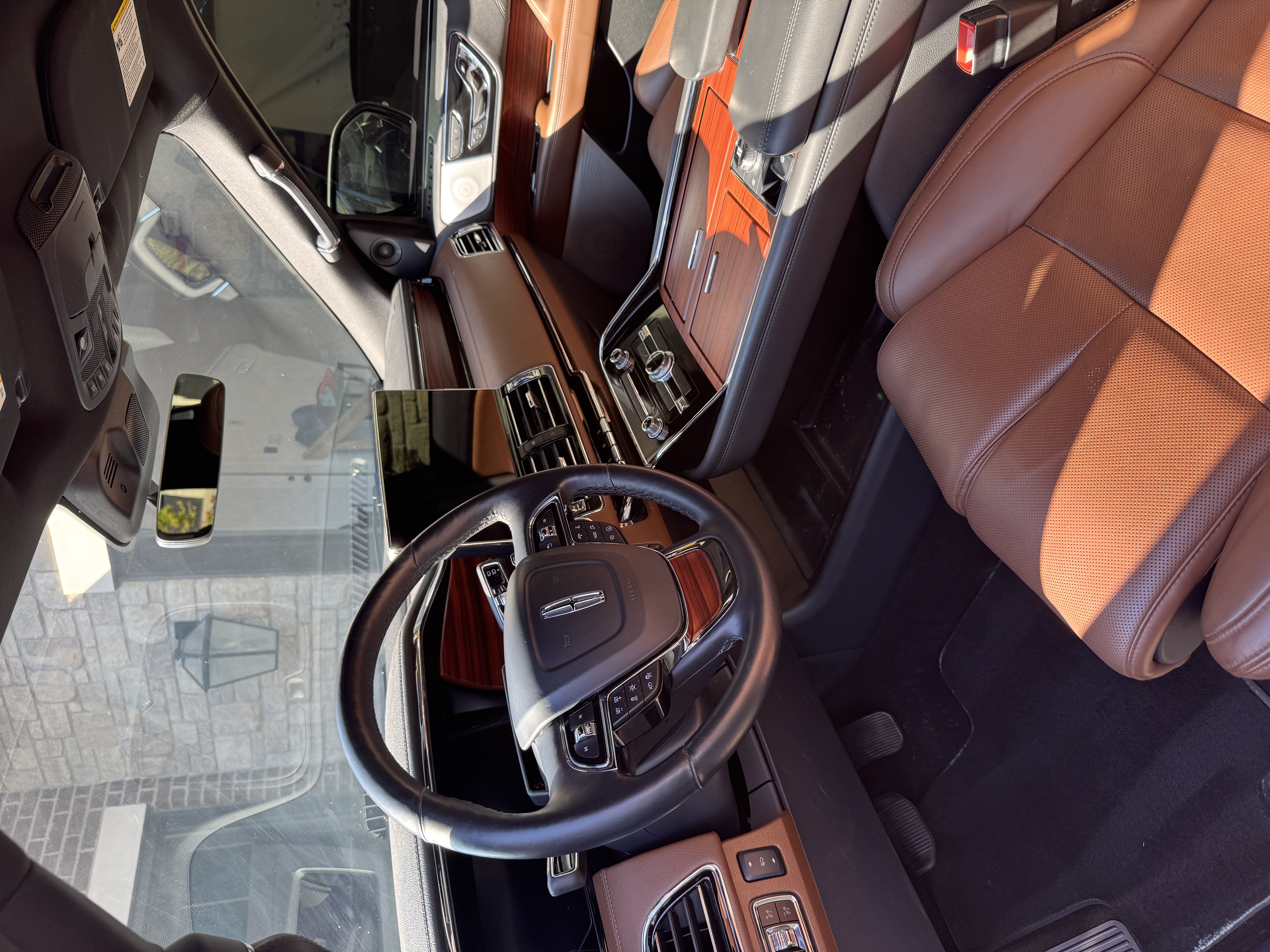 Lincoln Navigator front interior after detail